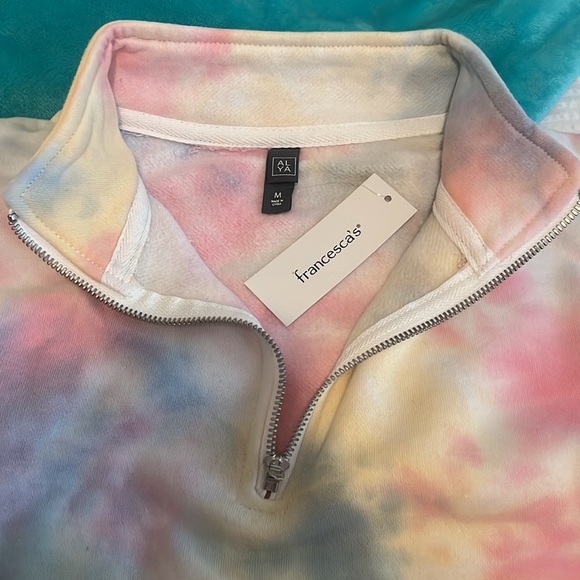 Francesca’s Alta cropped tie dye sweatshirt - Picture 2 of 4